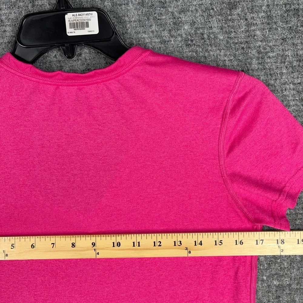 Nike Womens Small Pink‎ Dri FIT Swoosh Short Sleeve Tee Graphic Street Sporty